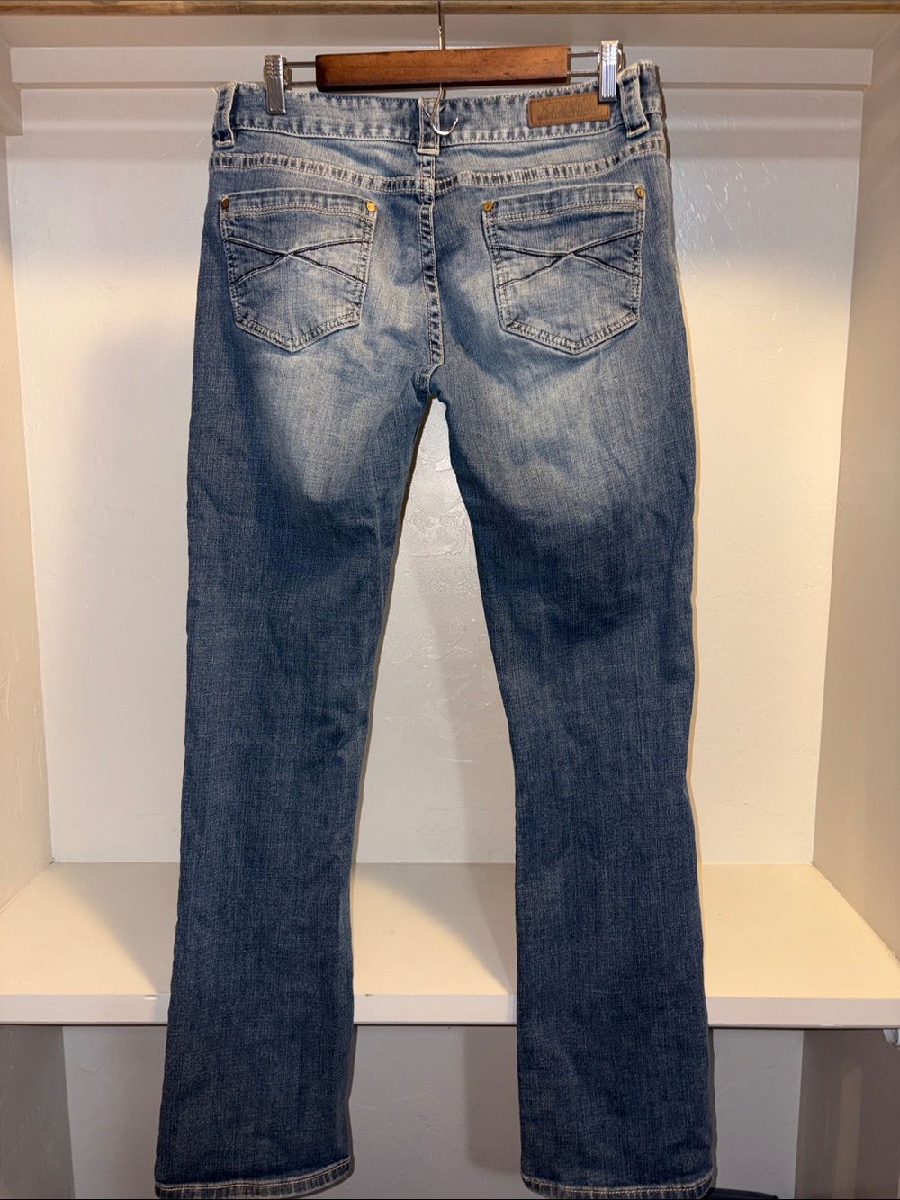 Rock & Republic Light Wash Stud-Trim Wide Leg Jeans - Picture 4 of 9